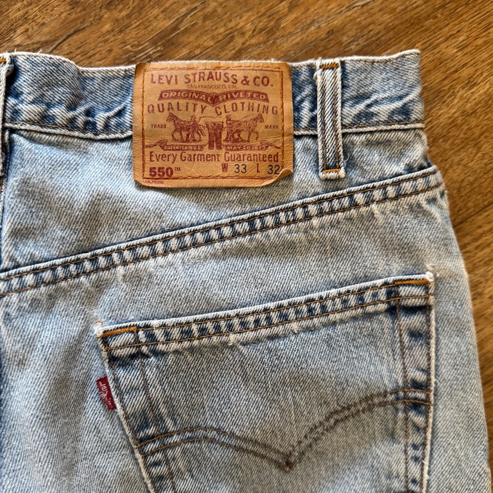 VTG Levi's 550 Relaxed Fit Made Canada Light Wash Denim Blue Jeans Mens 33x32 - Picture 3 of 11